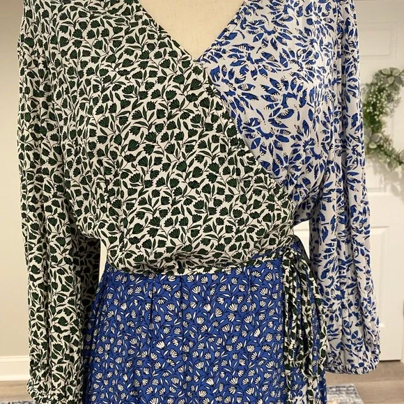 Floral Wrap Flare Dress - Picture 9 of 16